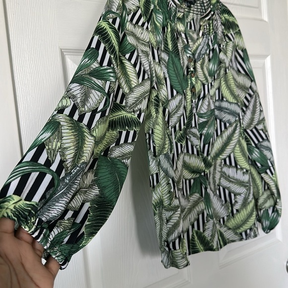 Sharagano Green Leaf Print Blouse Size Small - Picture 8 of 8